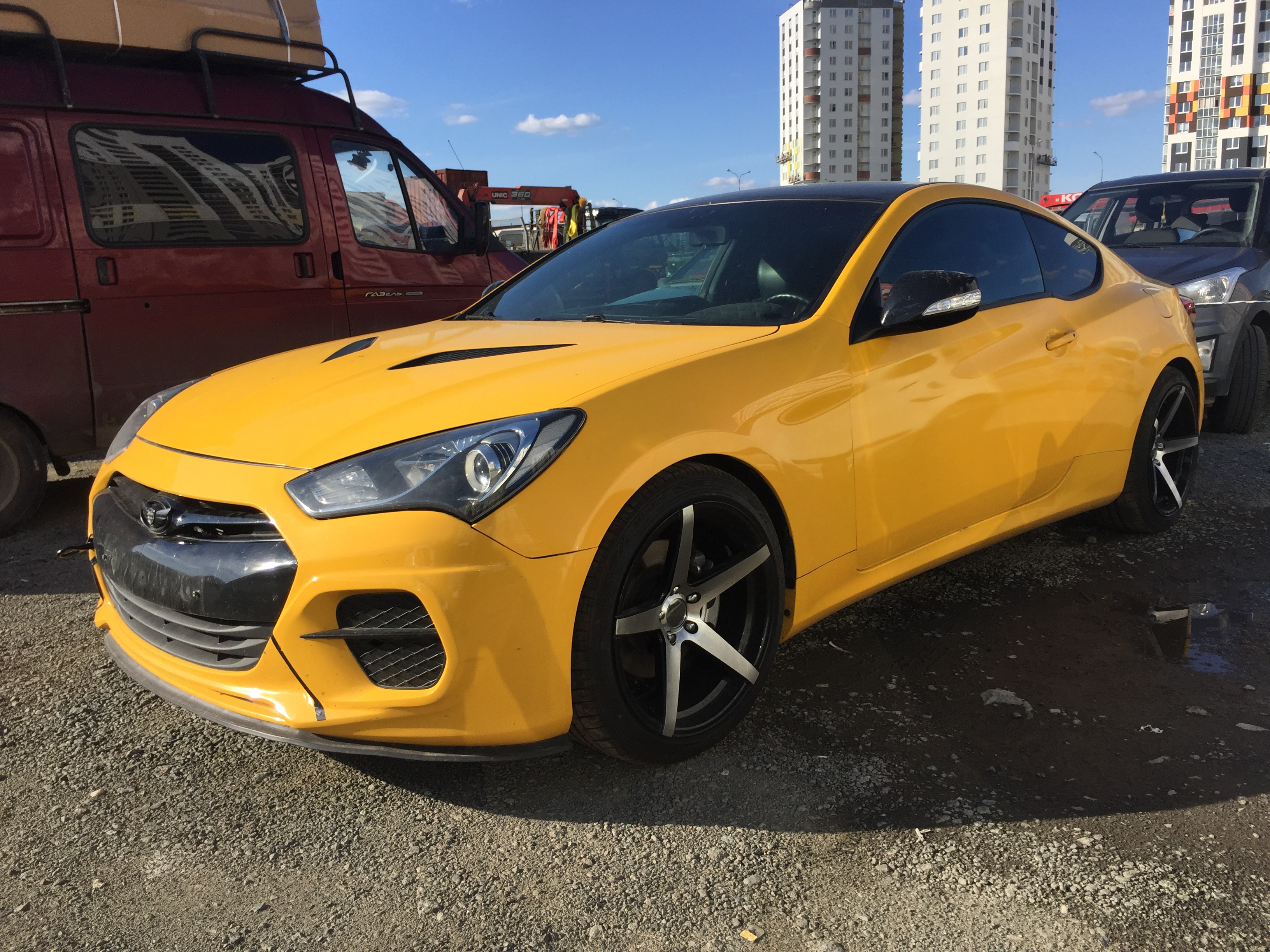 продать авто Hyundai Genesis в Среднеуральске