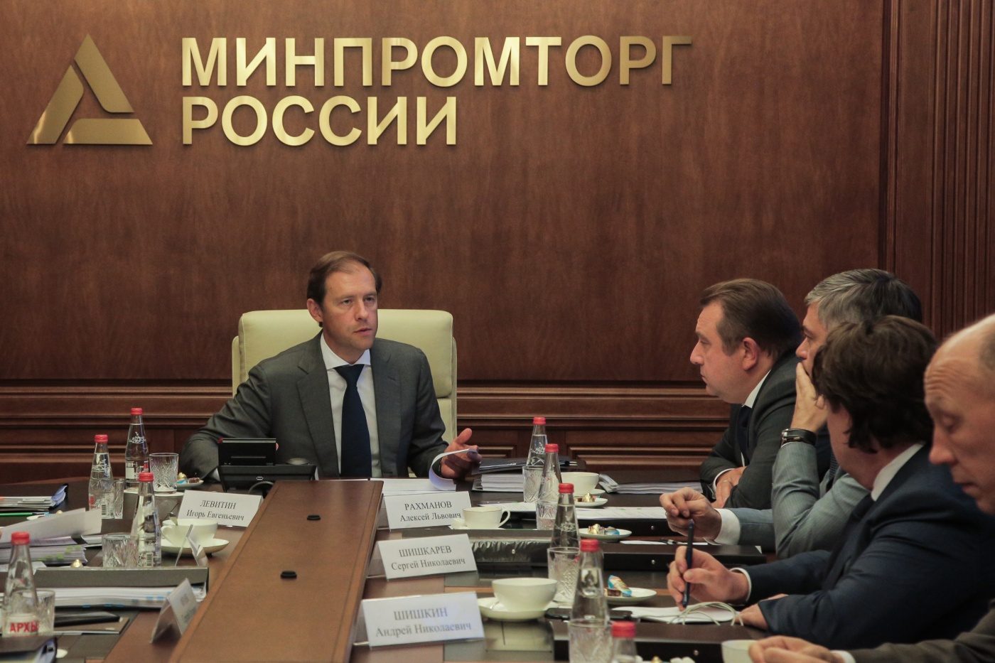 Минпромторг ожидает снижения российского авторынка в 2022 году на 55%